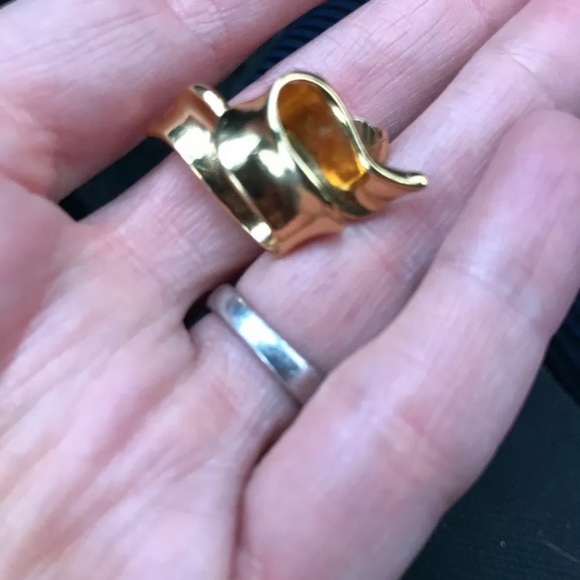 AVON Gold ribbon clip on earrings signed lovely vintage dressy coquette jewelry - Picture 5 of 7